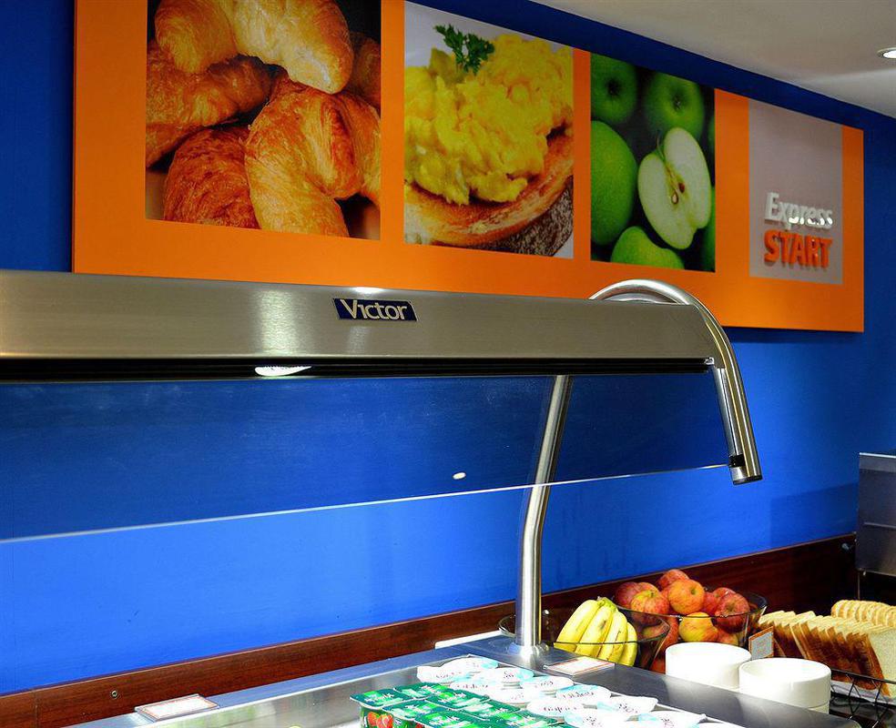 Holiday Inn Express Shrewsbury By Ihg Exterior foto