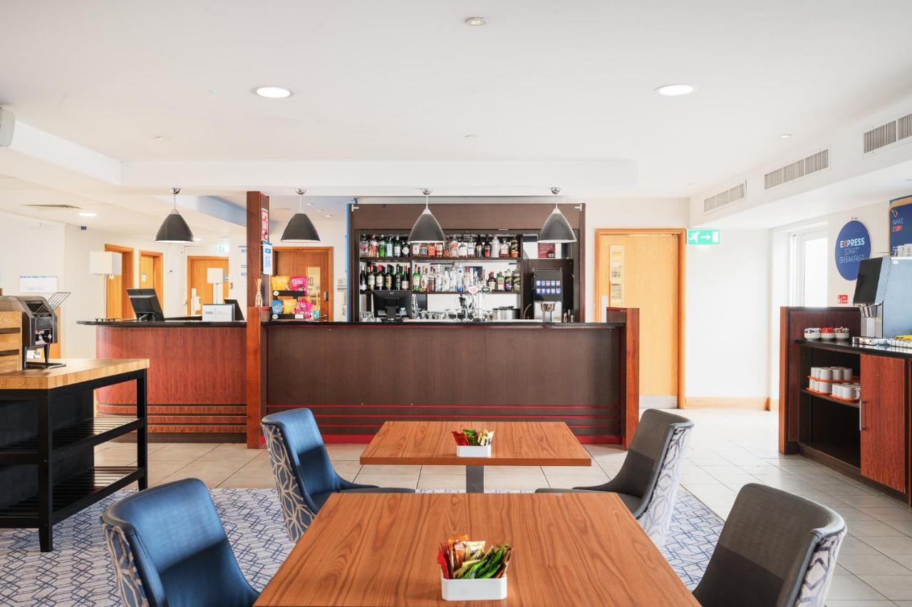 Holiday Inn Express Shrewsbury By Ihg Exterior foto