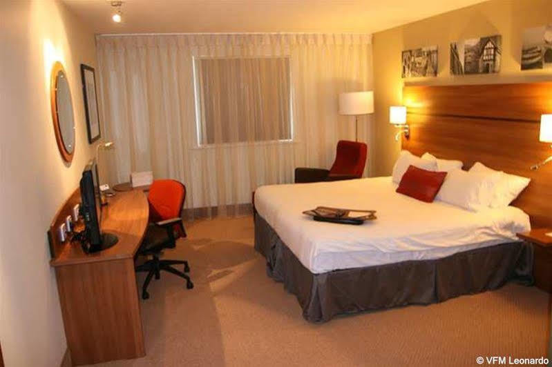 Holiday Inn Express Shrewsbury By Ihg Exterior foto